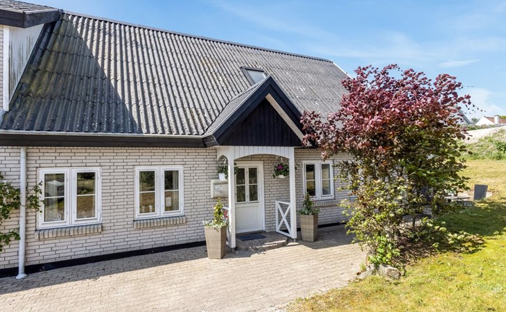 "Gilbert" - 500m from the sea 1