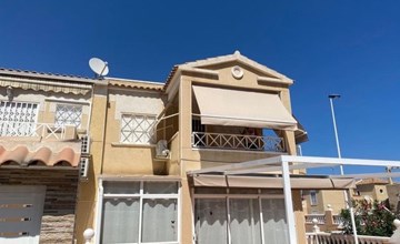 Appartement mit Dachterrasse und Balkon plus Gemeinschaftspool, in der Nähe von 2