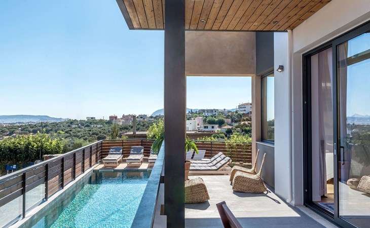 Ferienvilla mit beheiztem Pool und schöner Aussicht 1