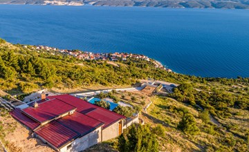 Villa mit vier Schlafzimmern und beheiztem Pool 2