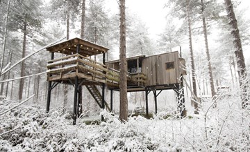 Treetop with hot tub 2