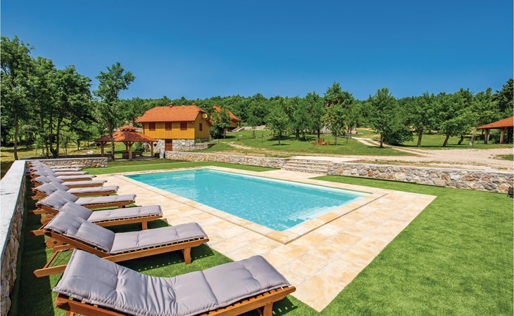 Beautiful home in Perusic with WiFi 1