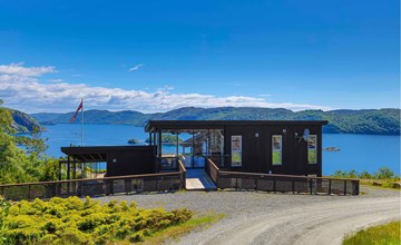 Vacation Home with Fjord Views and Outdoor Spa Near Lyngdal 2