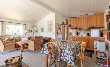 Lovely home in Aakirkeby with kitchen 3