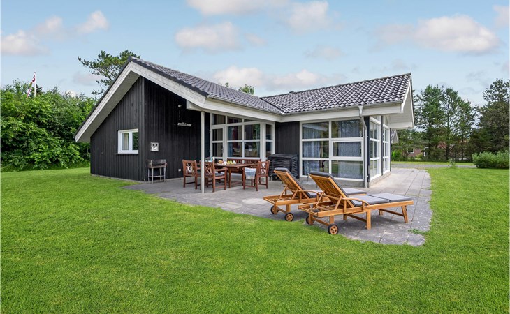 Beautiful home in Oksbøl with WiFi 1