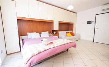 Wohnung Borghetto Santo Spirito mit Terrasse 2