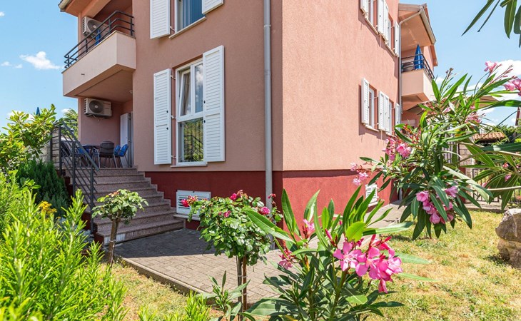 "Villa Pinta" mit Blick auf das Wasser 1