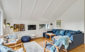 Beautiful home in Humble with WiFi 3