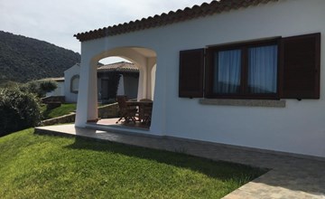 Villa mit gemeinsamem Pool und Meerblick 2