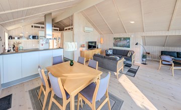 2 bedroom beach front home in Sjølund 3