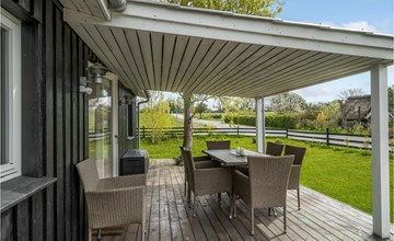 Awesome home in Rønde with WiFi 2