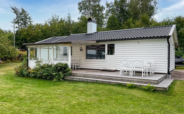 Awesome home in Bredaryd with house sea view 1