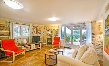 Gorgeous home in Fontarèches 2