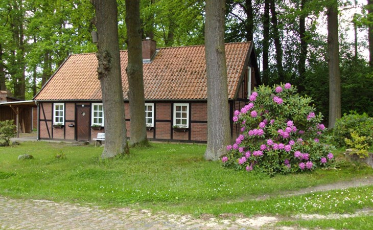 im Fachwerkstil mit Sauna und Garten 1