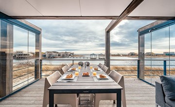 Villa 37 – Sea & Sand | Familievilla aan het strand met uitzicht over het water 2