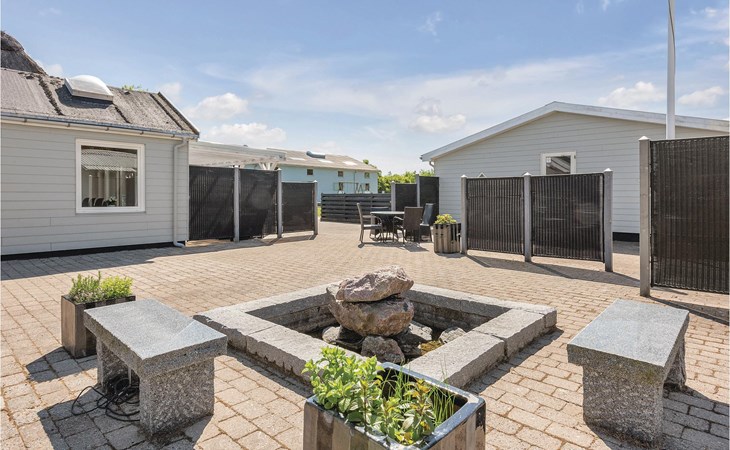 20 bedroom awesome home in Henne 1