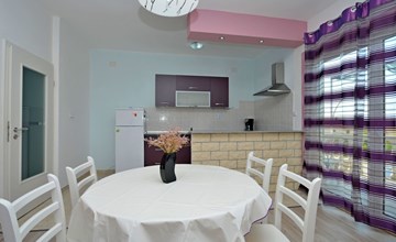 Komfortable, modern eingerichtete Wohnung 2