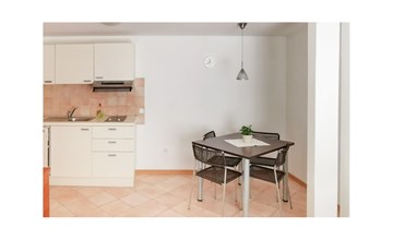 Awesome apartment in Cres with WiFi 2