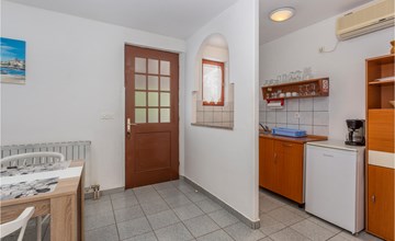 Cozy apartment in Malinska with kitchen 3