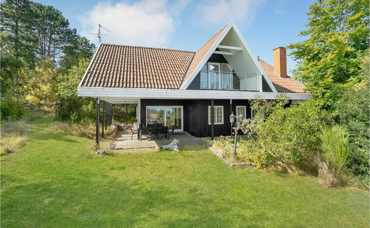 4 bedroom nice home in Knebel 1