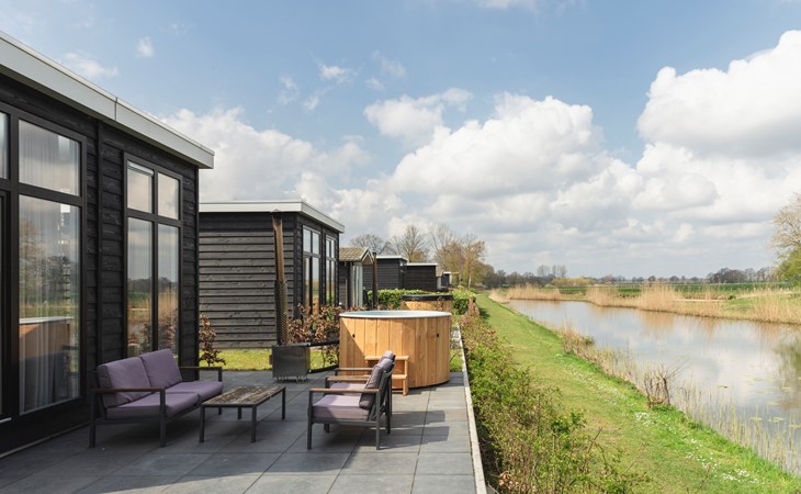 River Cabin with hot tub | 6 pers. 1