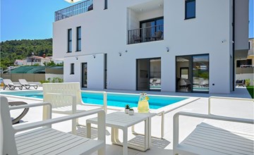 Stunning home in Slatine 2