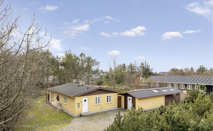 Beautiful home in Blåvand with WiFi 1