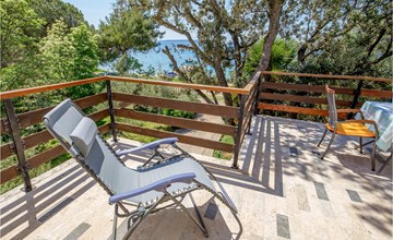 3 bedroom nice apartment in Cres 2
