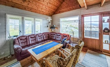 4 bedroom gorgeous home in Fitjar 3