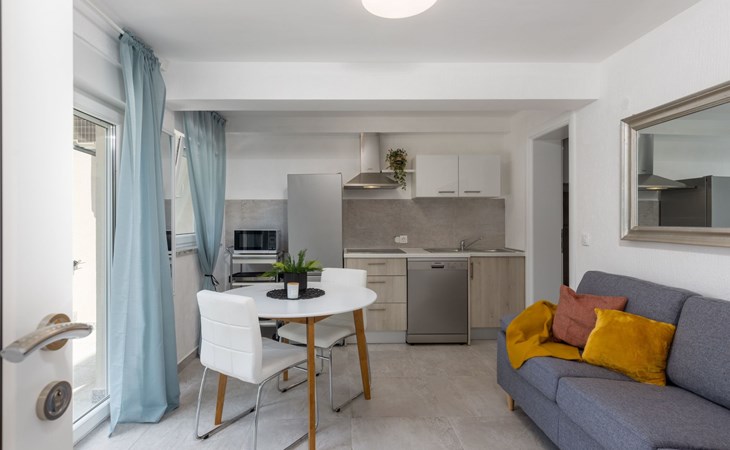 Moderne Wohnung in Crikvenica mit Pool 1