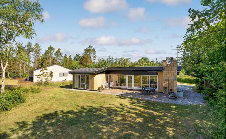 Cozy home in Vesløs with house sea view 1