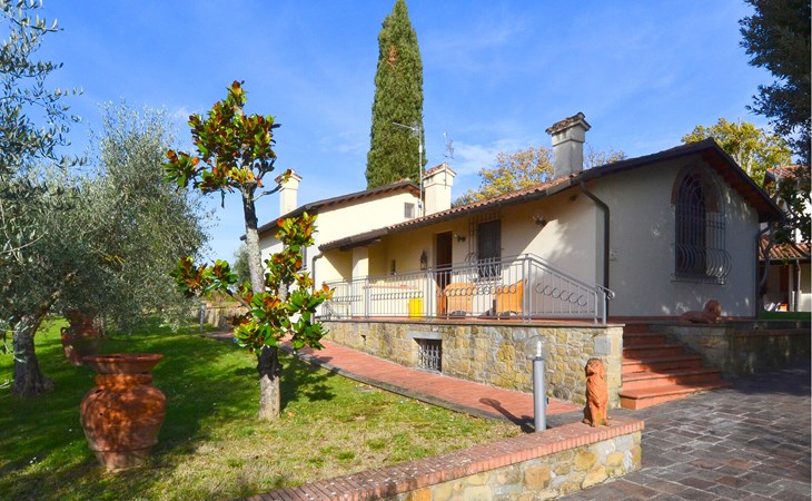 3 bedroom pet friendly home in Arezzo 1