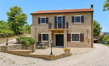 Atemberaubendes Haus in Momjan 2