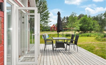Nice home in Hammarö with kitchen 2