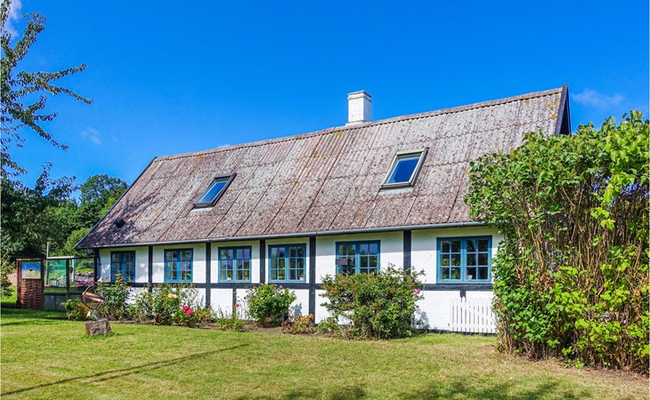Stunning home in Svaneke with kitchen 1