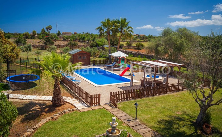 Villa mit 5 Schlafzimmern und Pool auf dem Lande 1