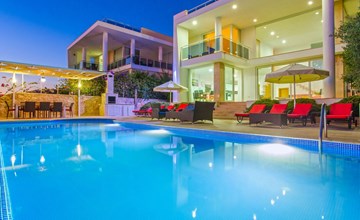 Villa für 10 P mit unglaublichem Ausblick 2