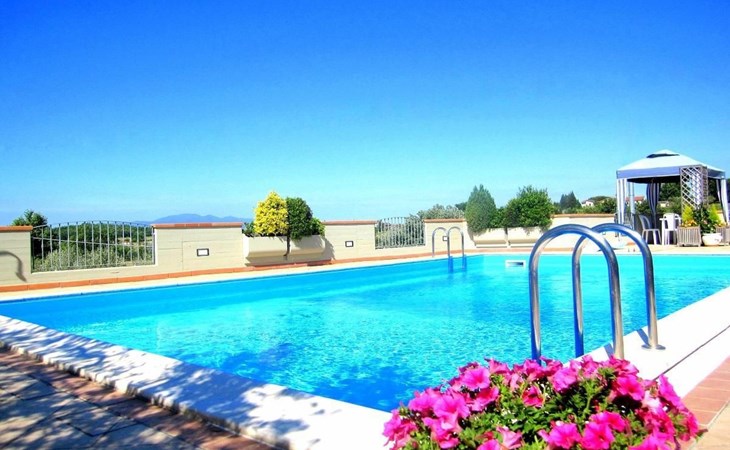 Anwesen mit Gemeinschaftspool 1