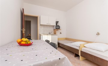 Cozy apartment in Sveti Filip i Jakov 2