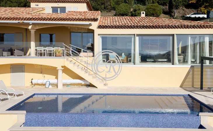 Wunderschöne Villa in Valcros mit Pool und Meerblick 1