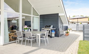 Lovely home in Sjølund with kitchen 2