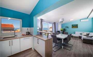 Nice apartment in Makarska with house sea view 2