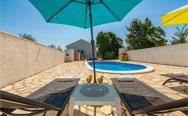 3 bedroom cozy home in Podgradina 1
