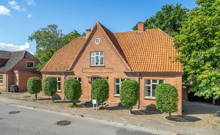 6 bedroom amazing home in Roslev 1