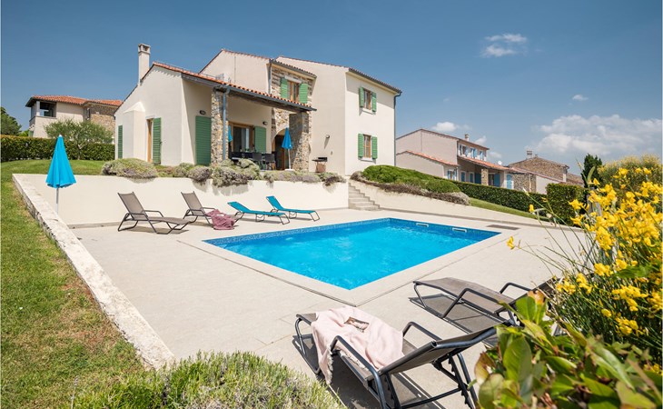 Awesome home in Baredine 1