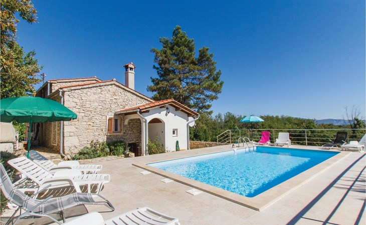 4 bedroom stunning home in Martinjski 1