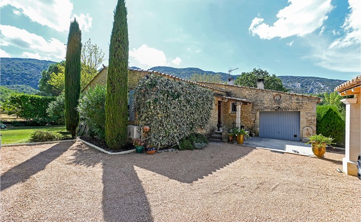 Stunning home in Maubec with WiFi 1