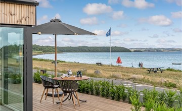 Nice home in Rønde with house sea view 2