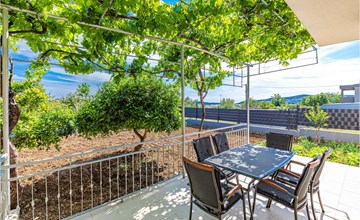 2 bedroom stunning home in Kastel Stari 2