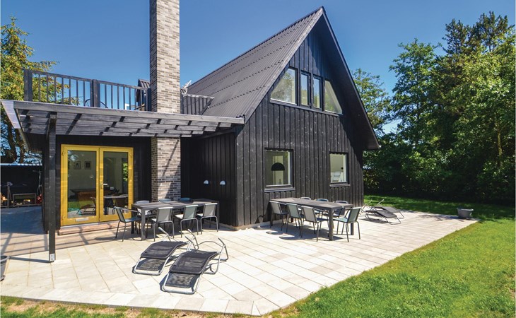 6 bedroom stunning home in Grenaa 1